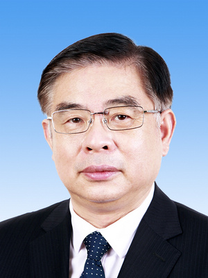 陸俊華，男，漢族，1962年1月生，研究生學歷，中共黨員，現(xiàn)任中央紀委國家監(jiān)委駐人民日報社紀檢監(jiān)察組組長、人民日報社編委委員。