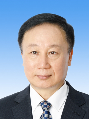 馬宏偉，男，滿族，1969年4月生，研究生學(xué)歷，中共黨員，現(xiàn)任人民日?qǐng)?bào)社副總編輯。