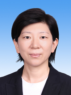 杜尚澤，女，漢族，1981年10月生，研究生學(xué)歷，中共黨員，現(xiàn)任人民日報社編委委員兼政治文化部主任、北京分社社長。
