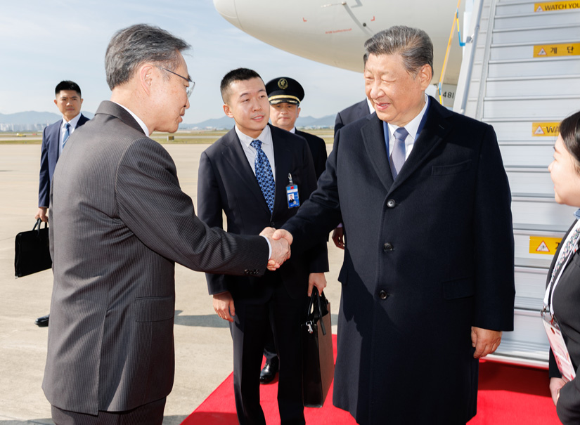 習近平抵達韓國出席APEC第三十二次領導人非正式會議并對韓國進行國事訪問